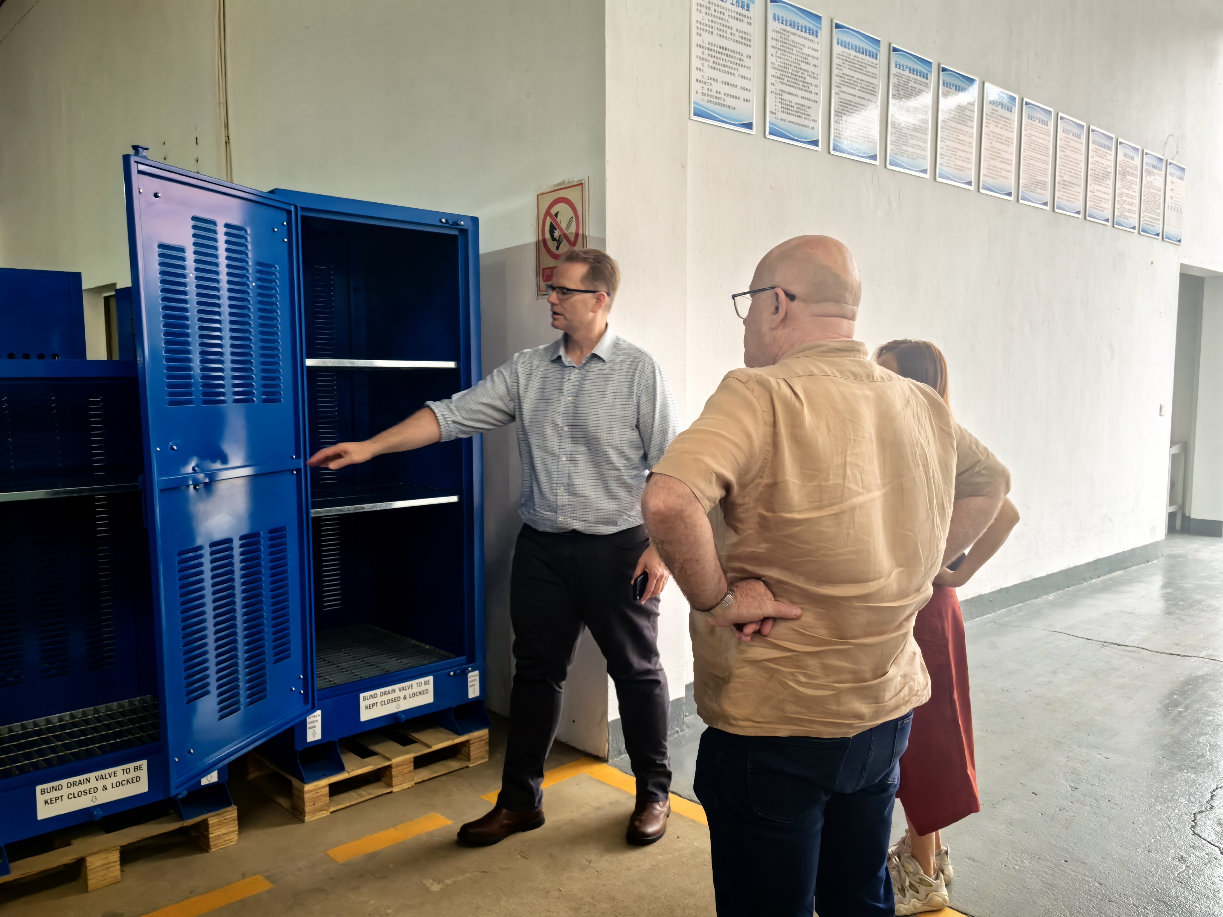 Últimos blogs de la empresa sobre Australian Partner Super Security LTD Visita Nuestra Fábrica para una Cooperación Profunda