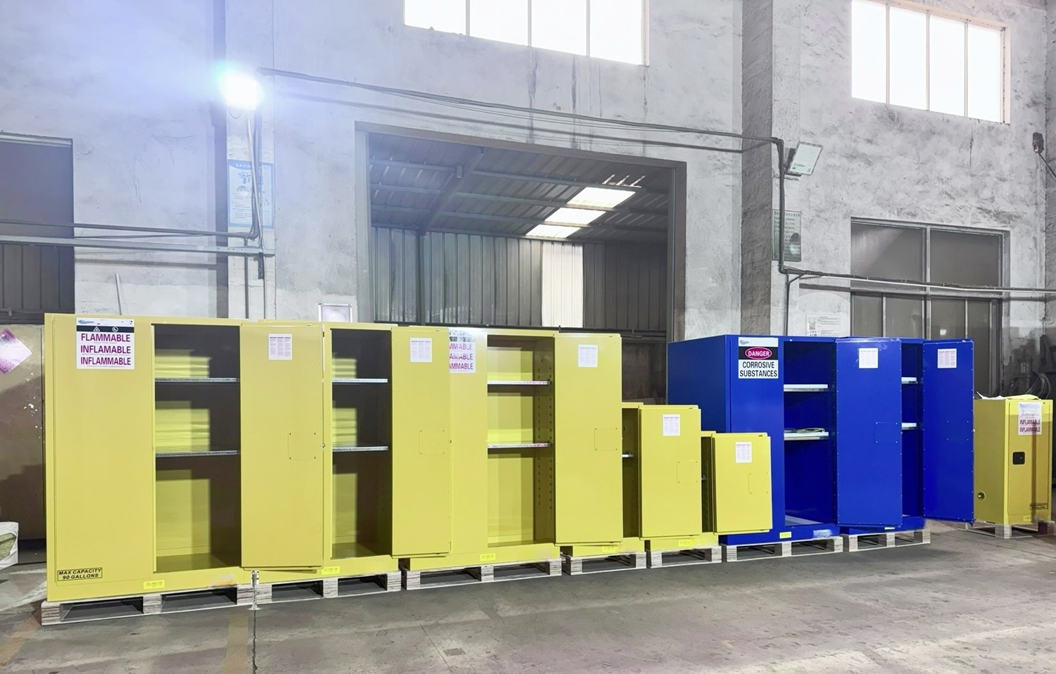Últimos blogs de la empresa sobre Producción a granel de gabinetes de almacenamiento de productos químicos industriales completados y listos para su envío en contenedor